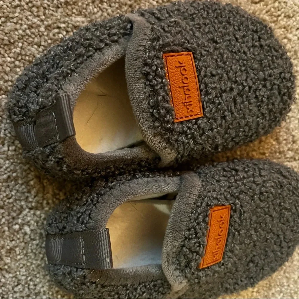 Xihalook Toddler Rubber bottomed Gray Slippers- size toddler 6.5-7.5